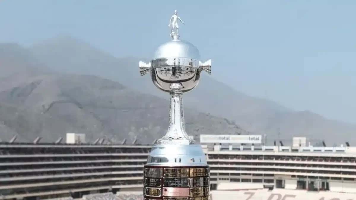 1-TROFEU-LIBERTADORES-LIMA-MONUMENTAL_1