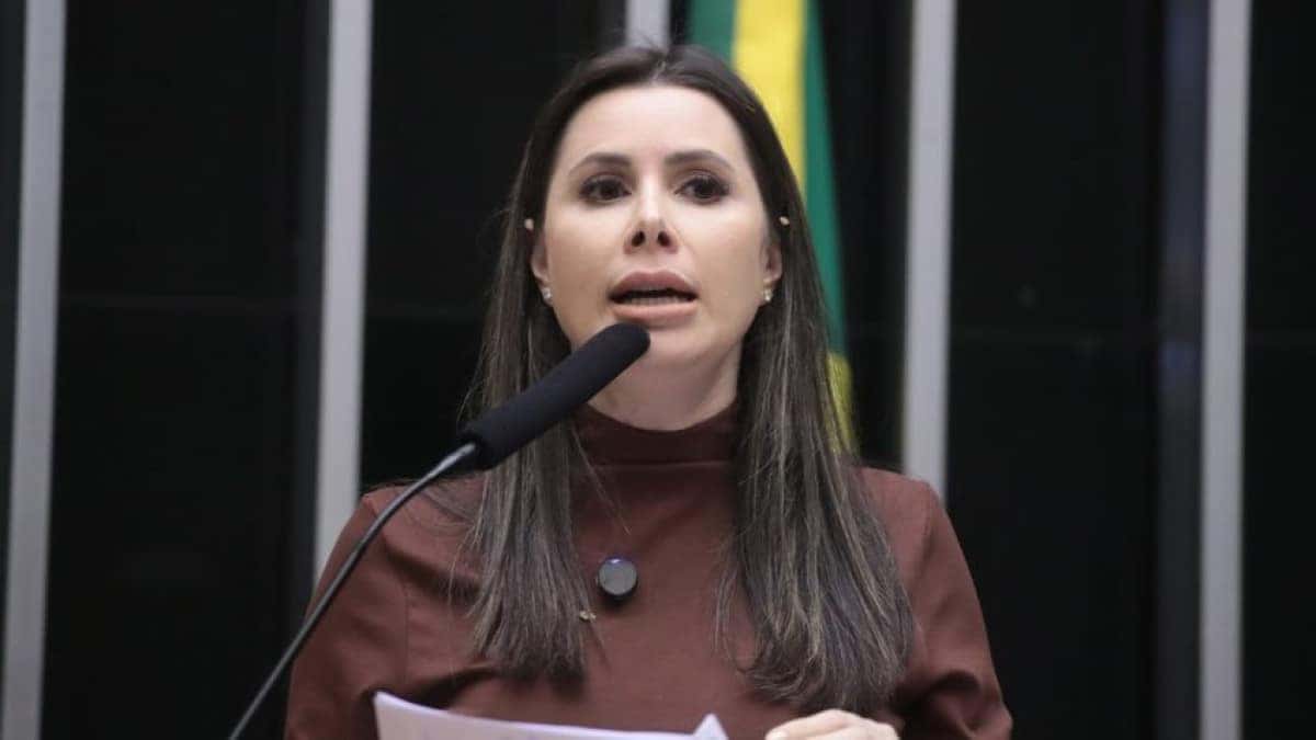 Deputada-Carol-De-Toni-1080-848×477-1