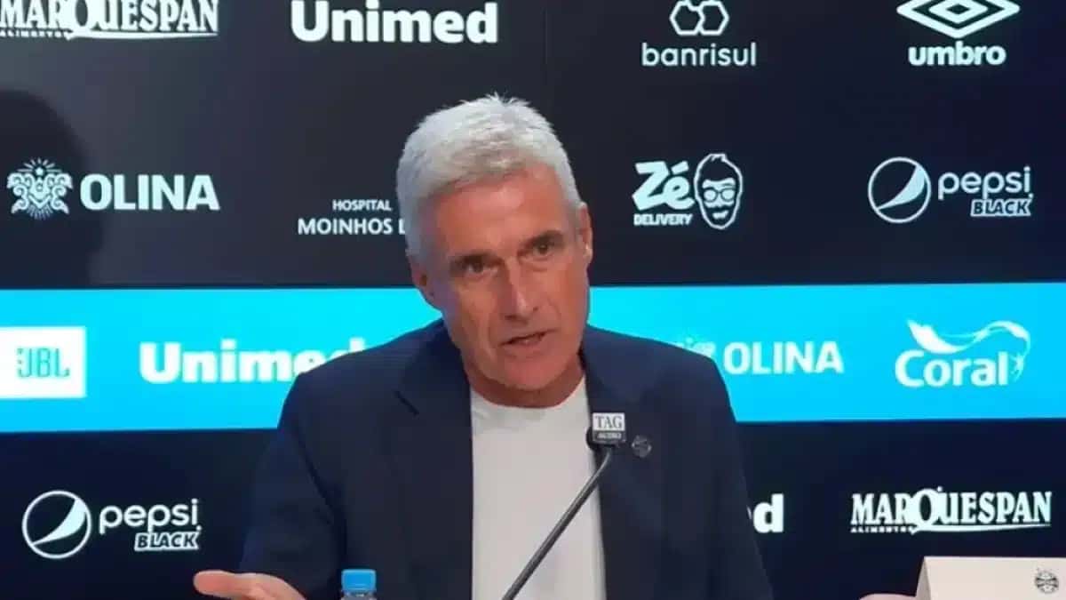 Luis-Castro-e-apresentado-no-Gremio