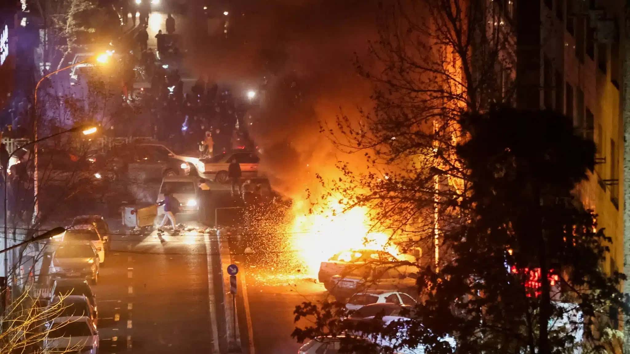 protesto-ira-foto-e1768329540704