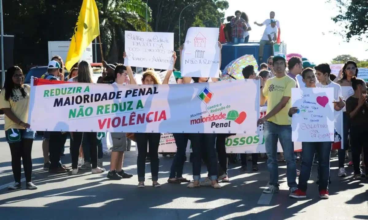 961330-maioridade-penal-6831-c0d21d36
