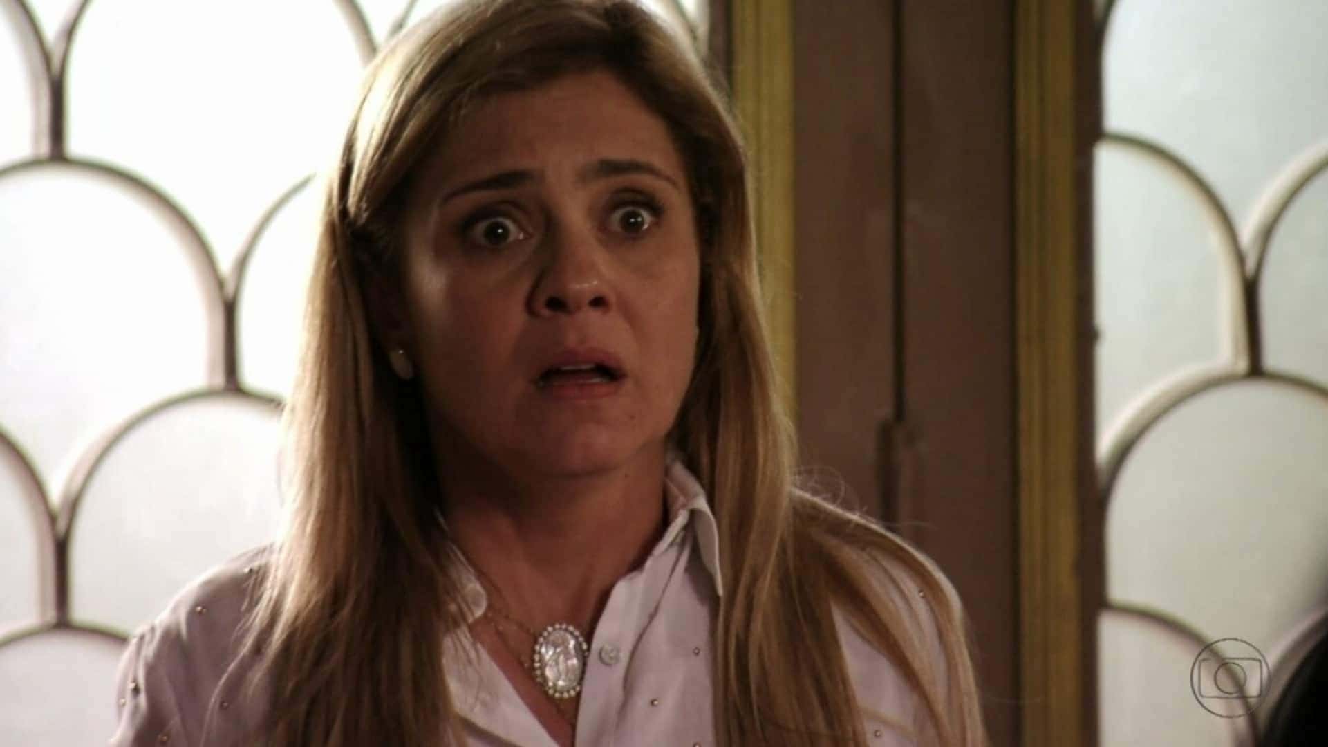 Carminha-Adriana-Esteves-de-Avenida-Brasil-