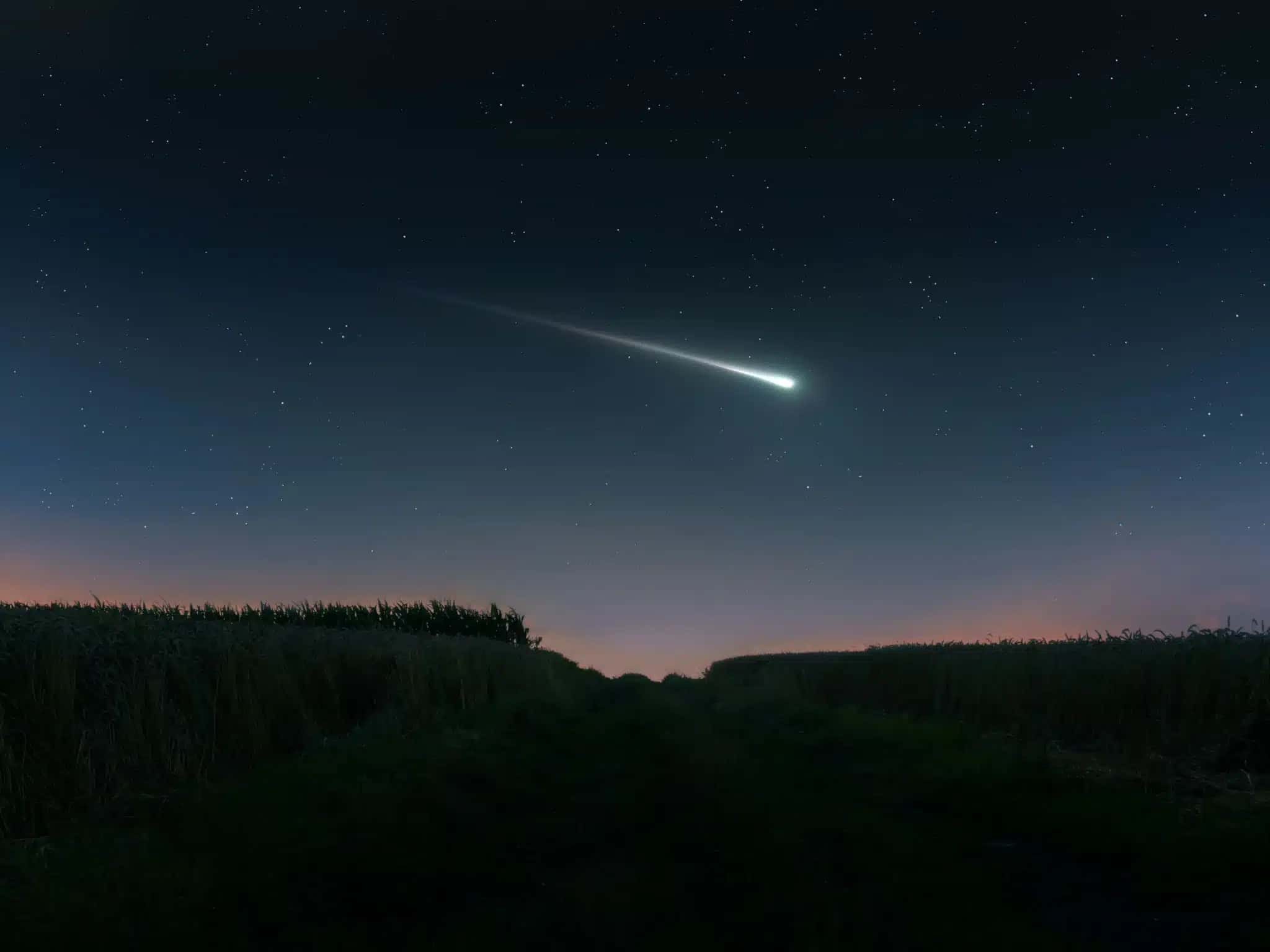 Meteoro-ilumina-o-ceu-estrelado