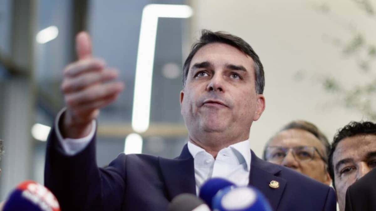 flavio-bolsonaro-19-mai-848×477-3