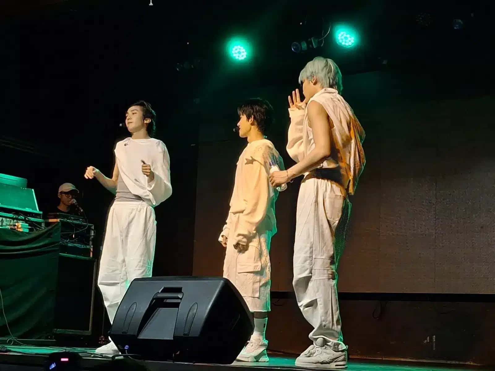 show-1verse
