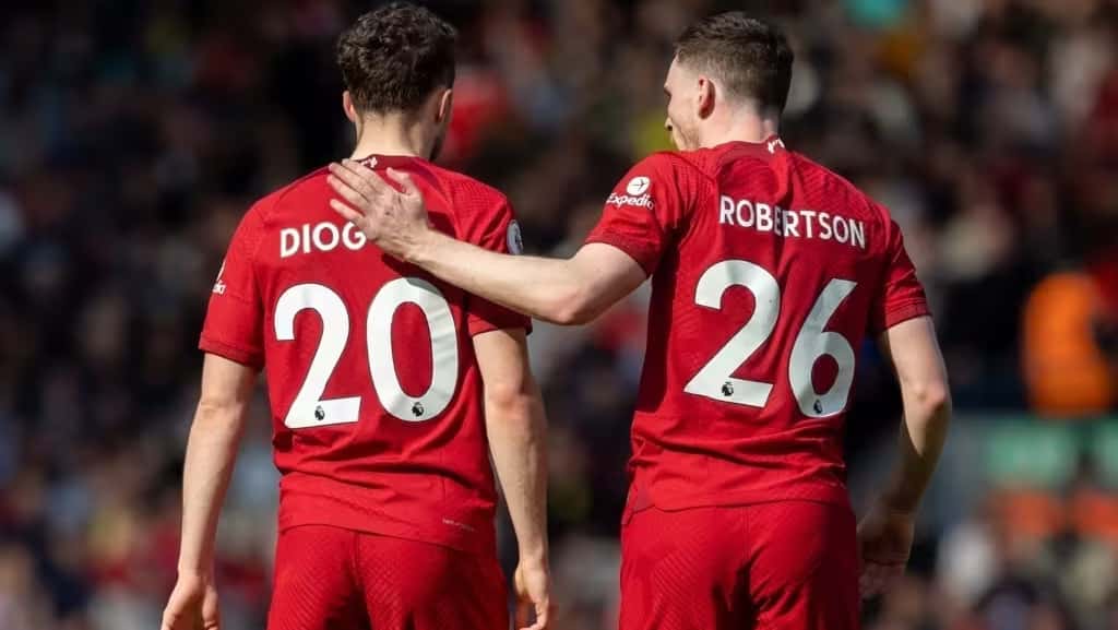 Diogo-Jota-e-Robertson-e1763555728604
