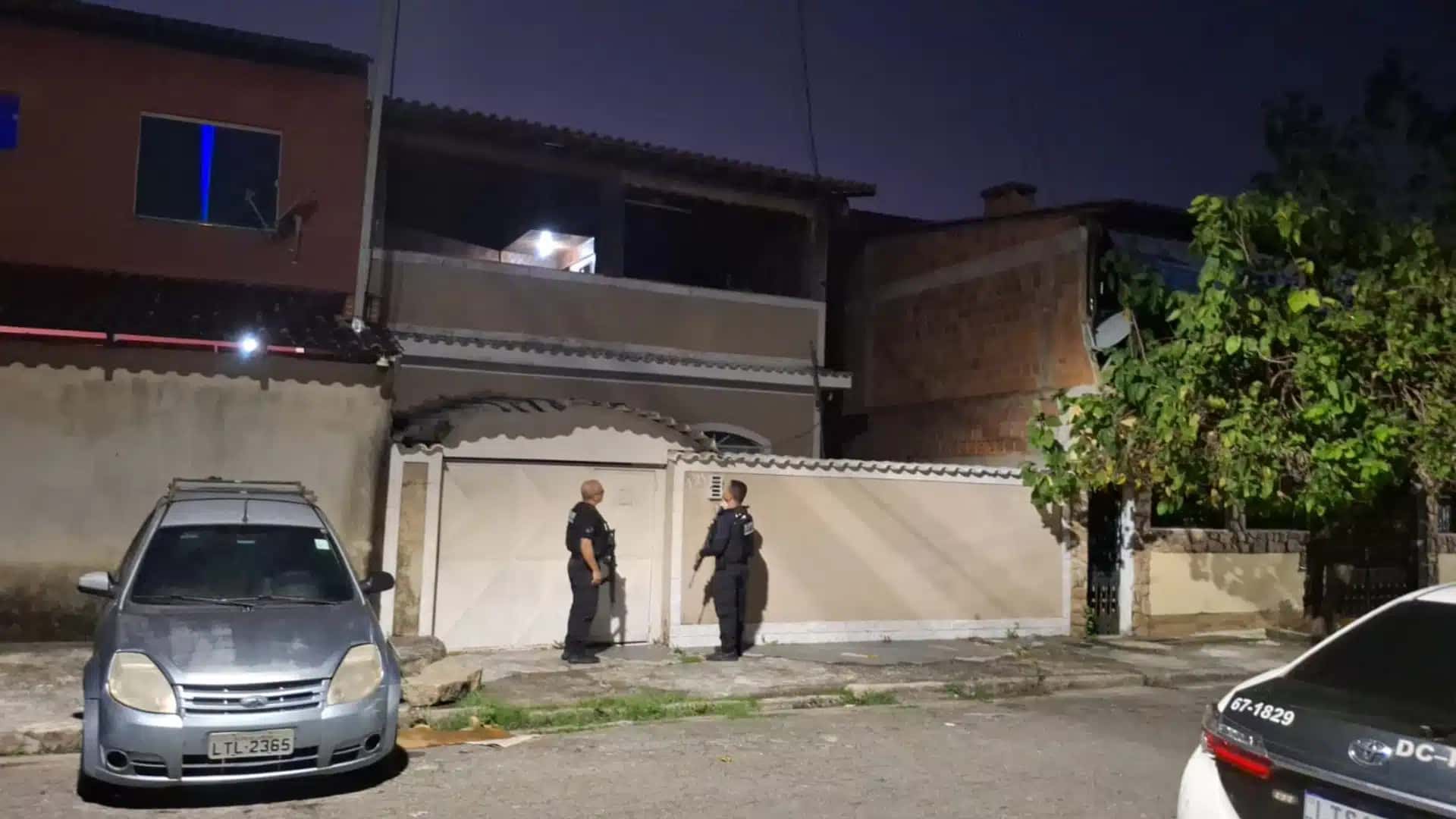 MENINO-ISOLADO-TUBARAO-1