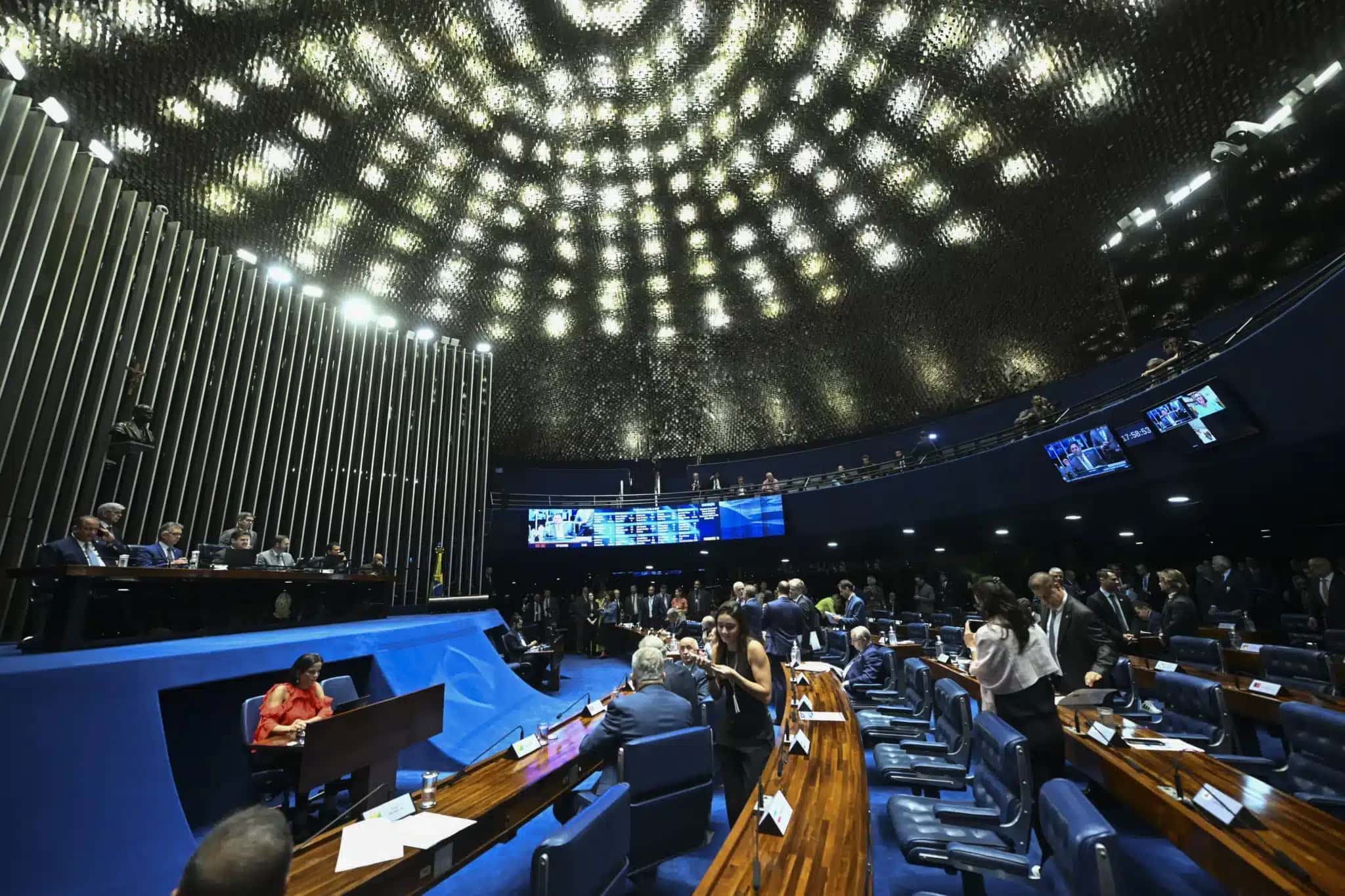 PLENARIO-SENADO-17-12-25