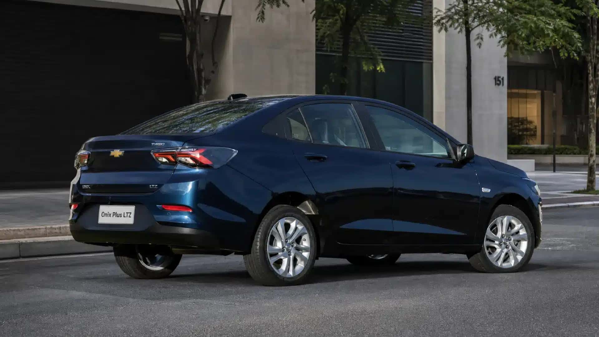 chevrolet-onix-plus-ltz-2027-02