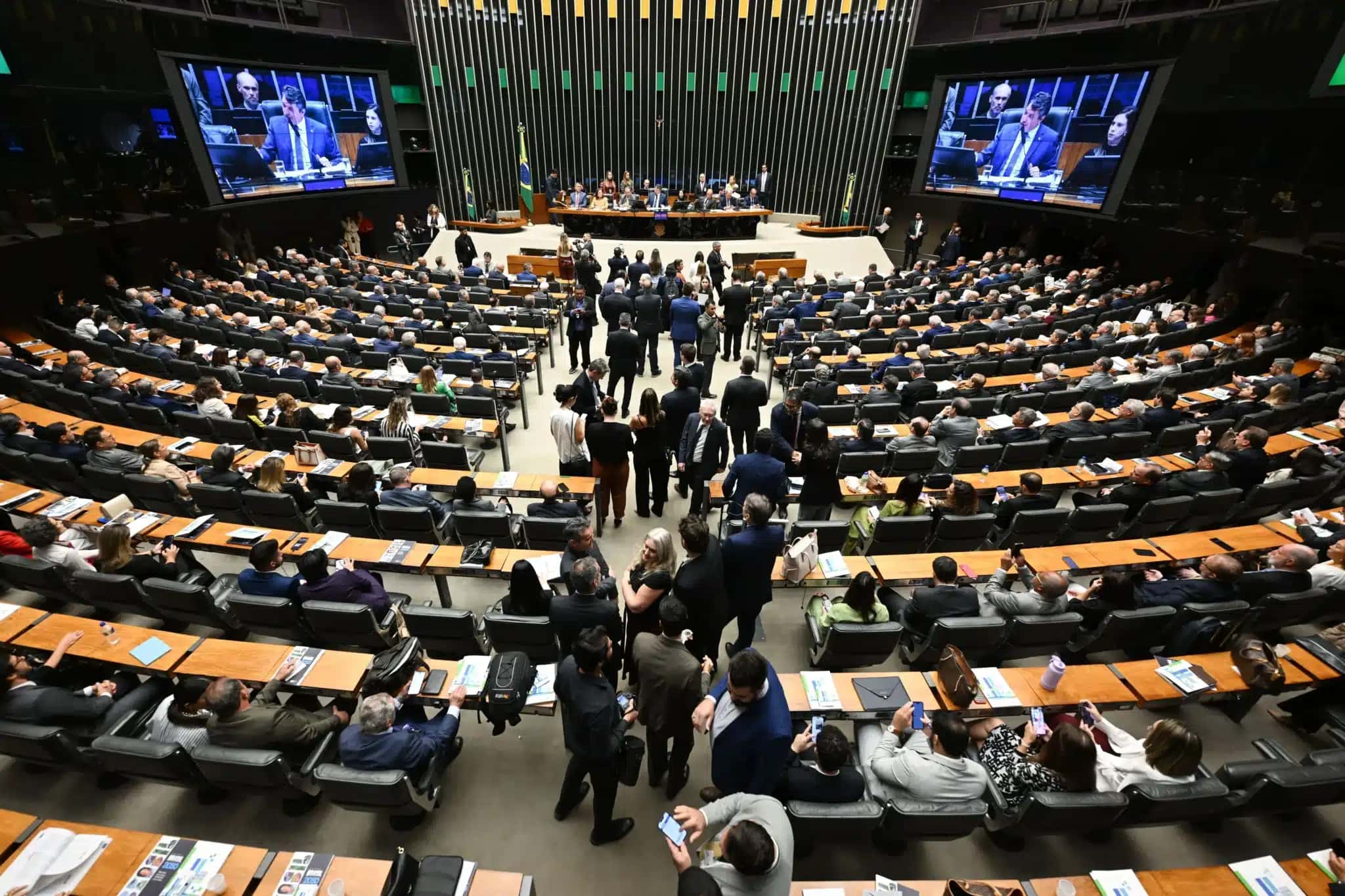 plenario-camara-deputados-2025-2