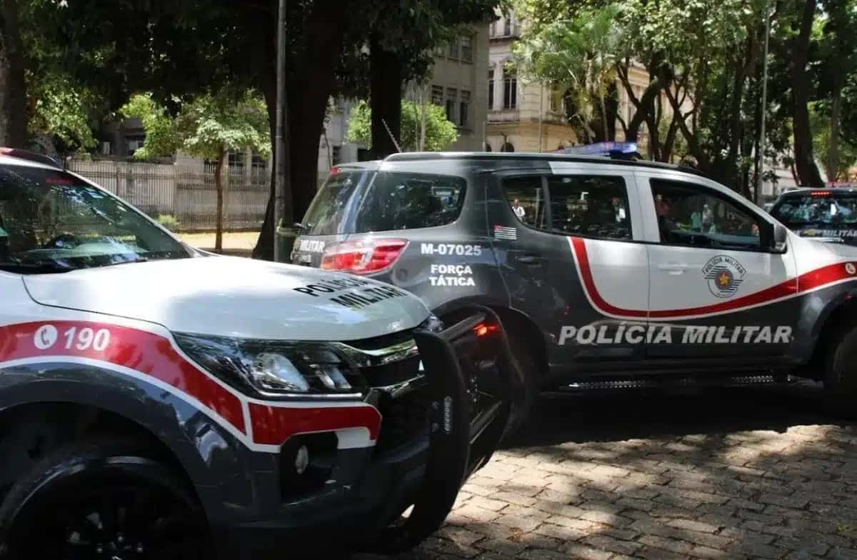 Polícia Militar de São Pualo prendeu dois adolescentes em flagrante durante roubo a farmácia
