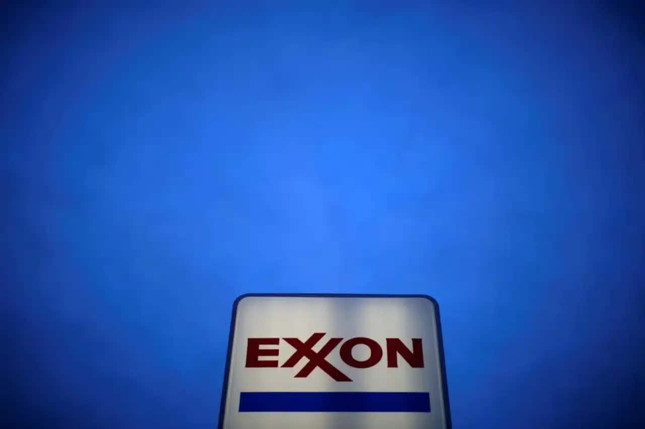 A petroleira informou ainda que iniciou um programa de recompra de ações no total de US$ 10 bilhões pelos próximos 12 a 14 meses.