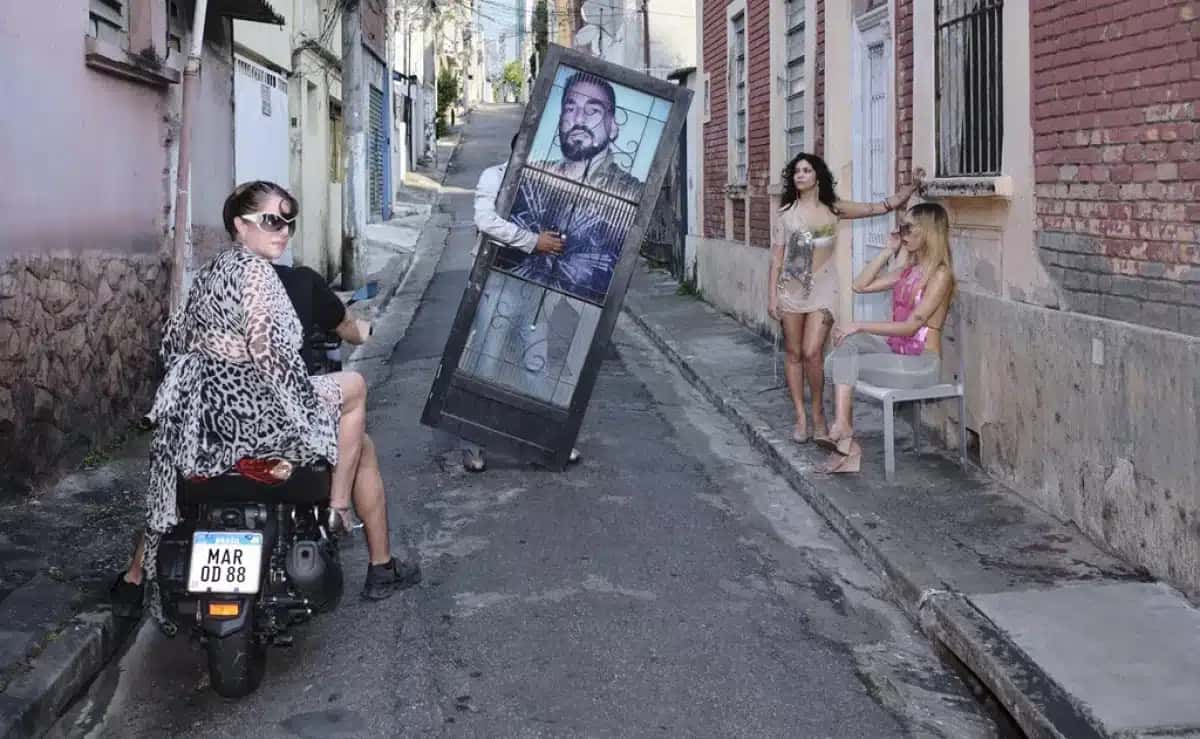 Natural do extremo sul da Bahia, entre Porto Seguro e Teixeira de Freitas, Totô começou a carreira artística na moda