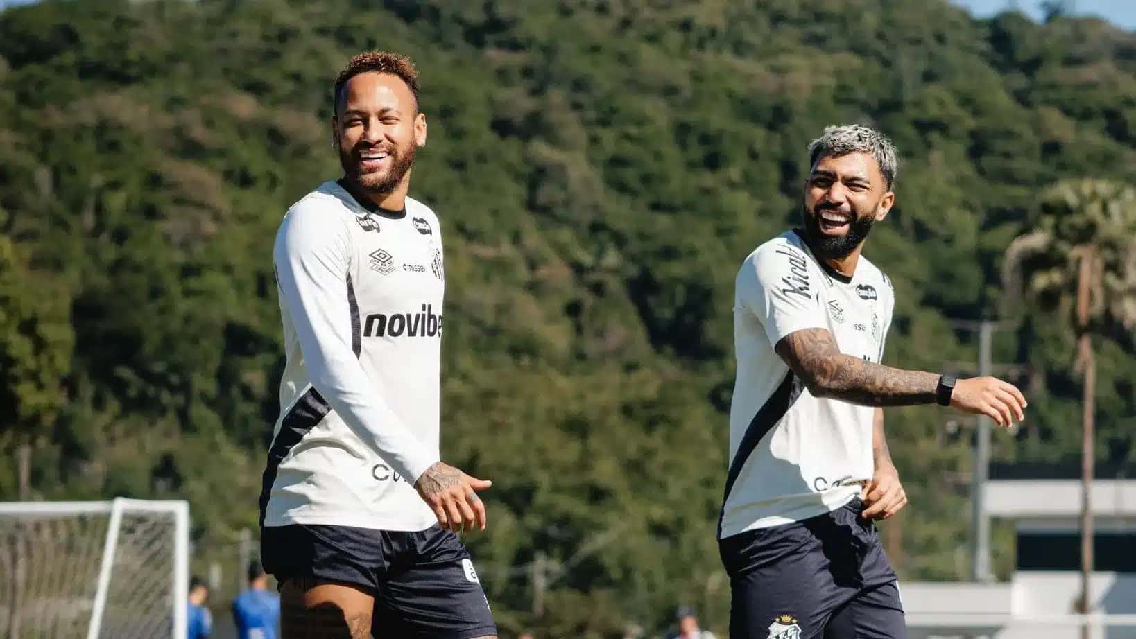 Neymar e Gabigol no CT do Santos; dupla desfalca o time na Sul-Americana