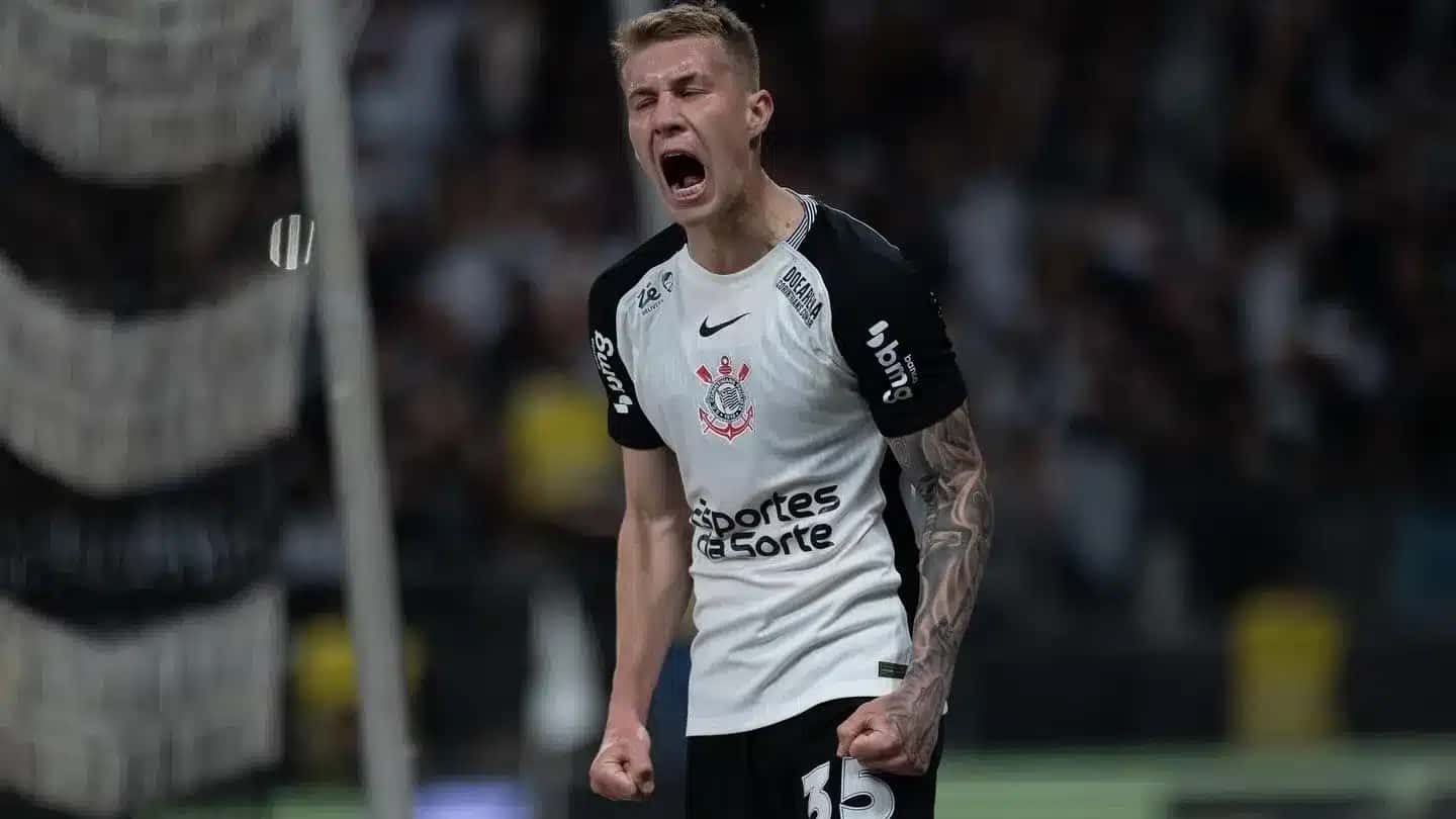 Charles atuando pelo Corinthians