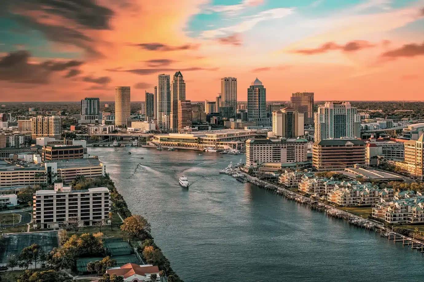 Vista aérea de Tampa, na Flórida: tapete estendido para empreendedores brasileiros