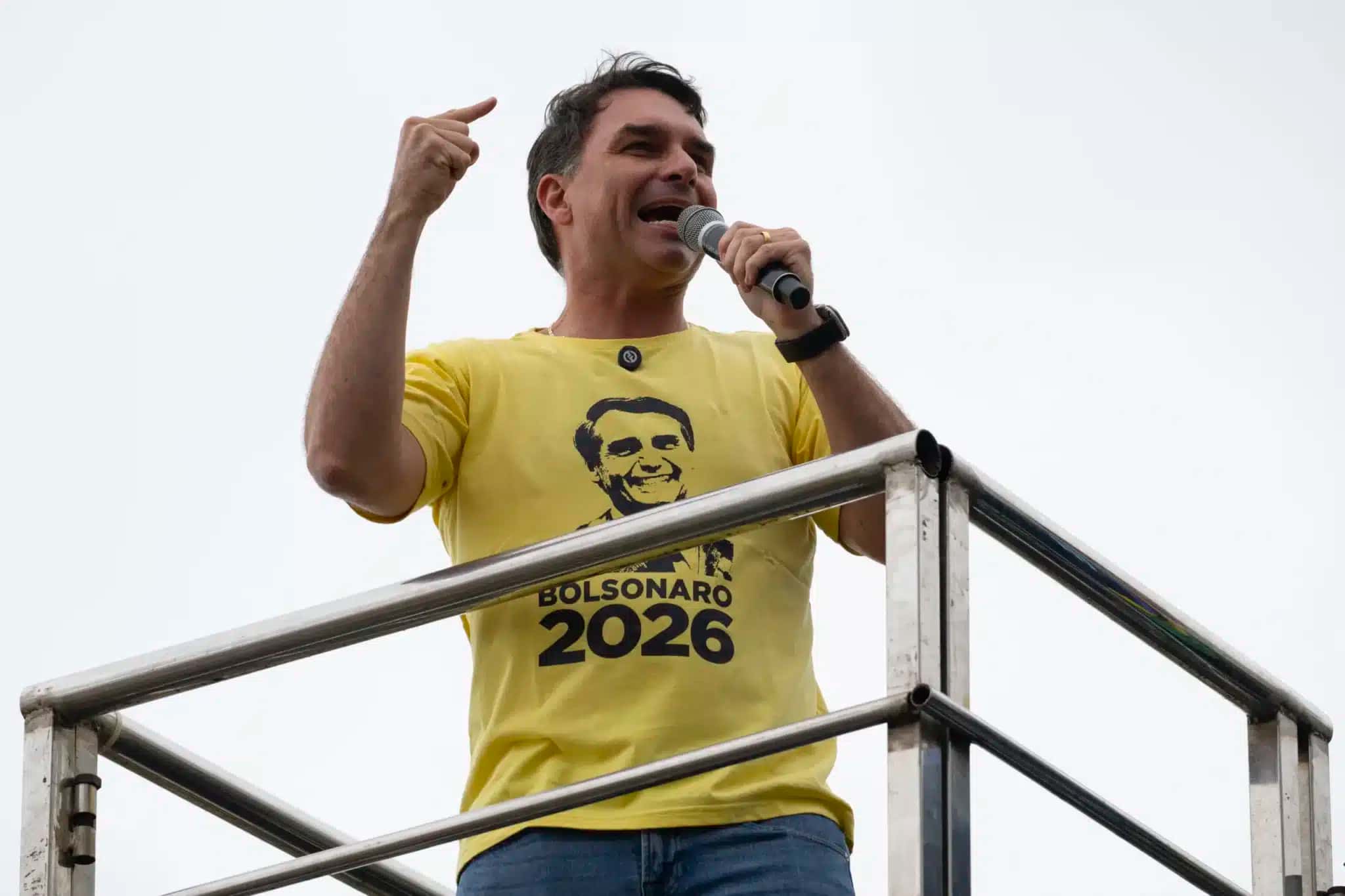Filho mais velho de Jair Bolsonaro, Flávio foi escolhido pelo pai no fim de 2025 para ser o pré-candidato da extrema direita à presidência