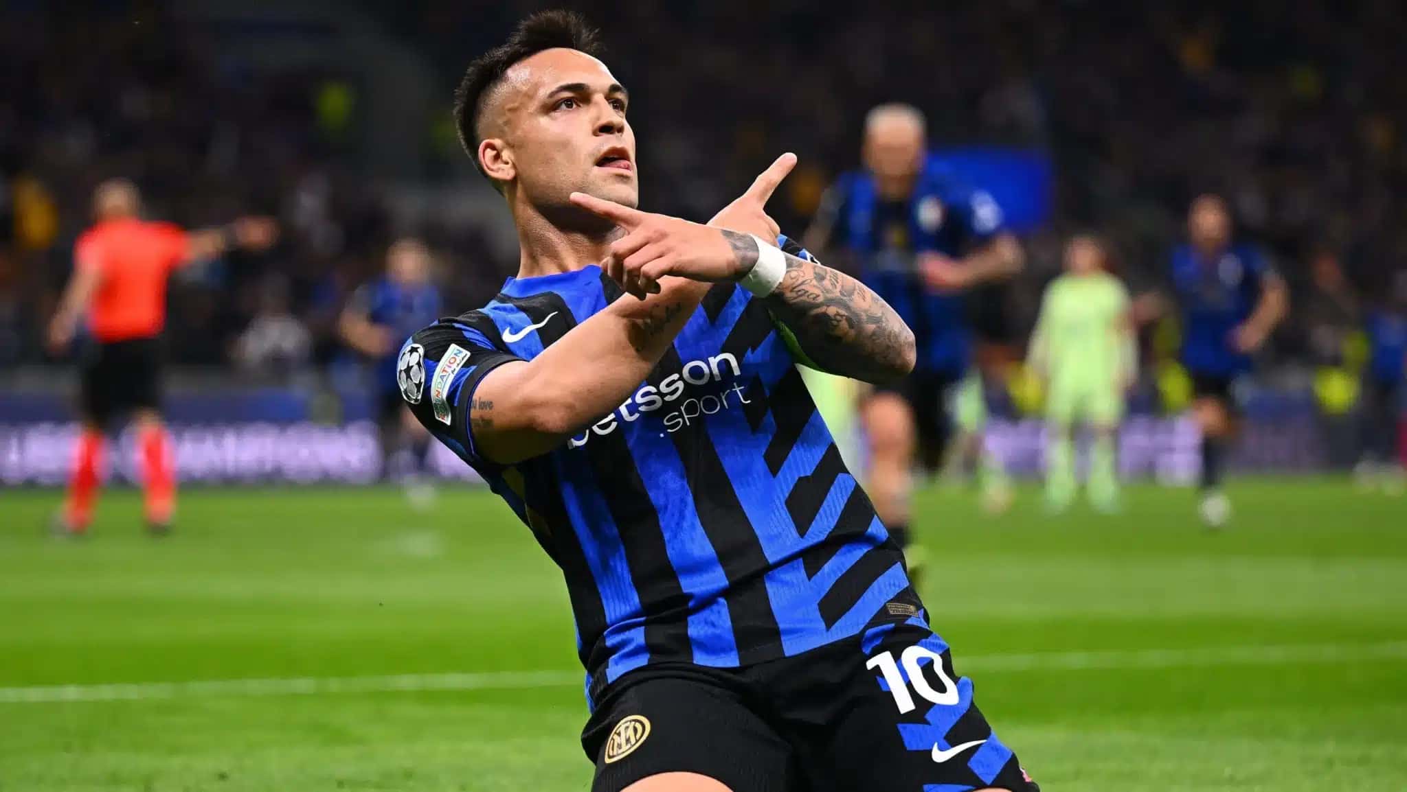 Lautaro Martínez comemora gol contra o Barcelona