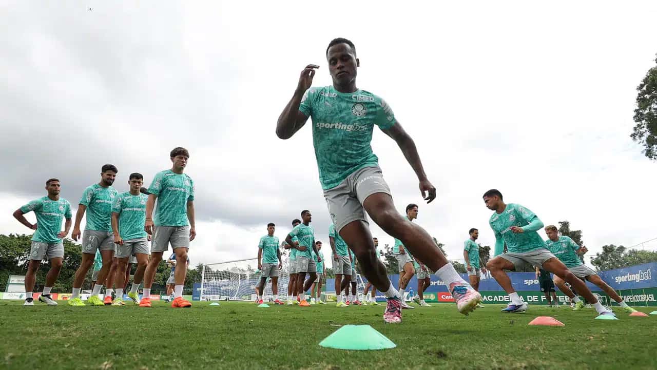 Jhon Arias em treino no Palmeiras