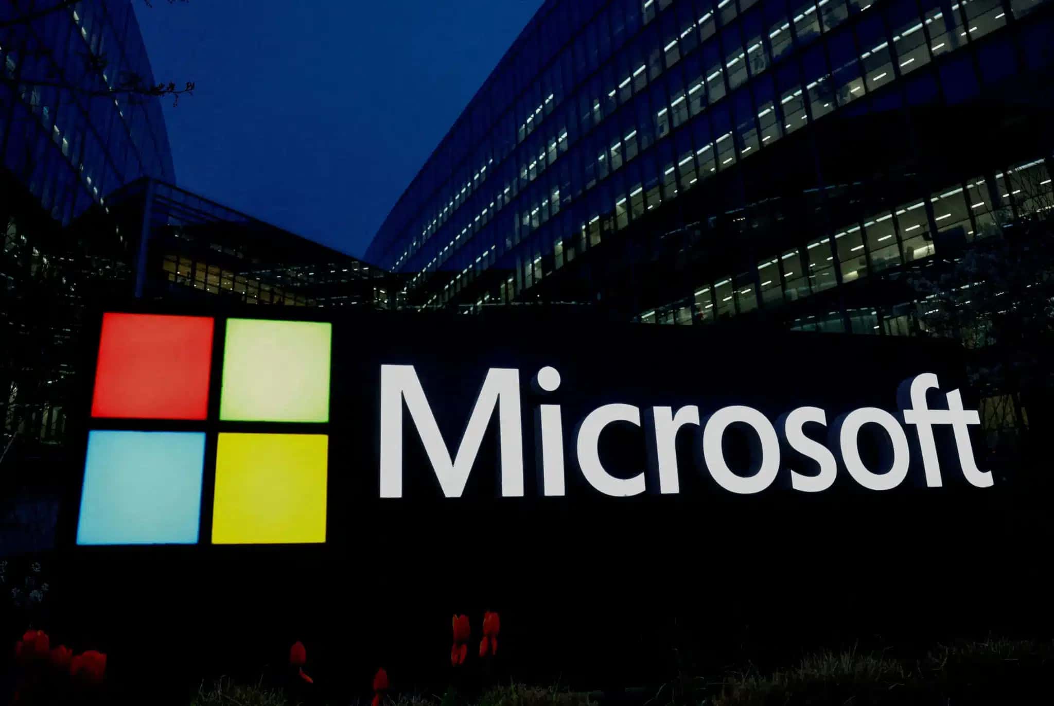 Logotipo da Microsoft nos escritórios da empresa em Issy-les-Moulineaux, nas proximidades de Paris, França