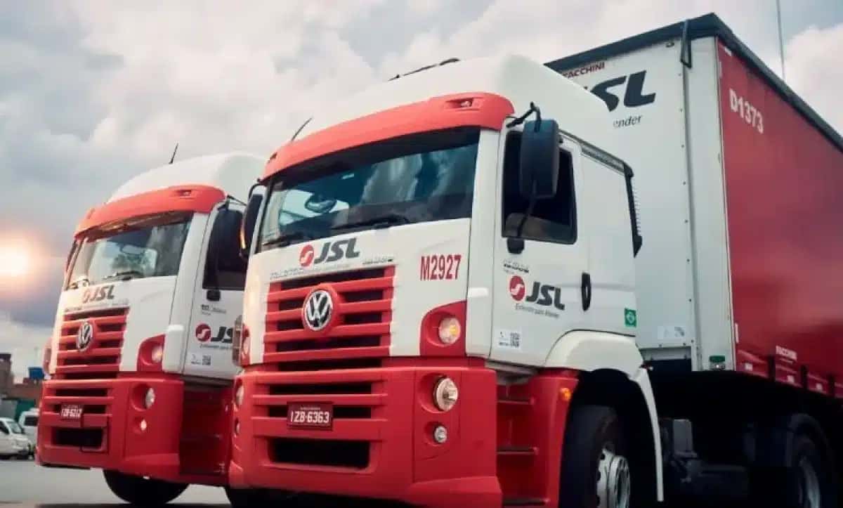 Caminhões da JSL