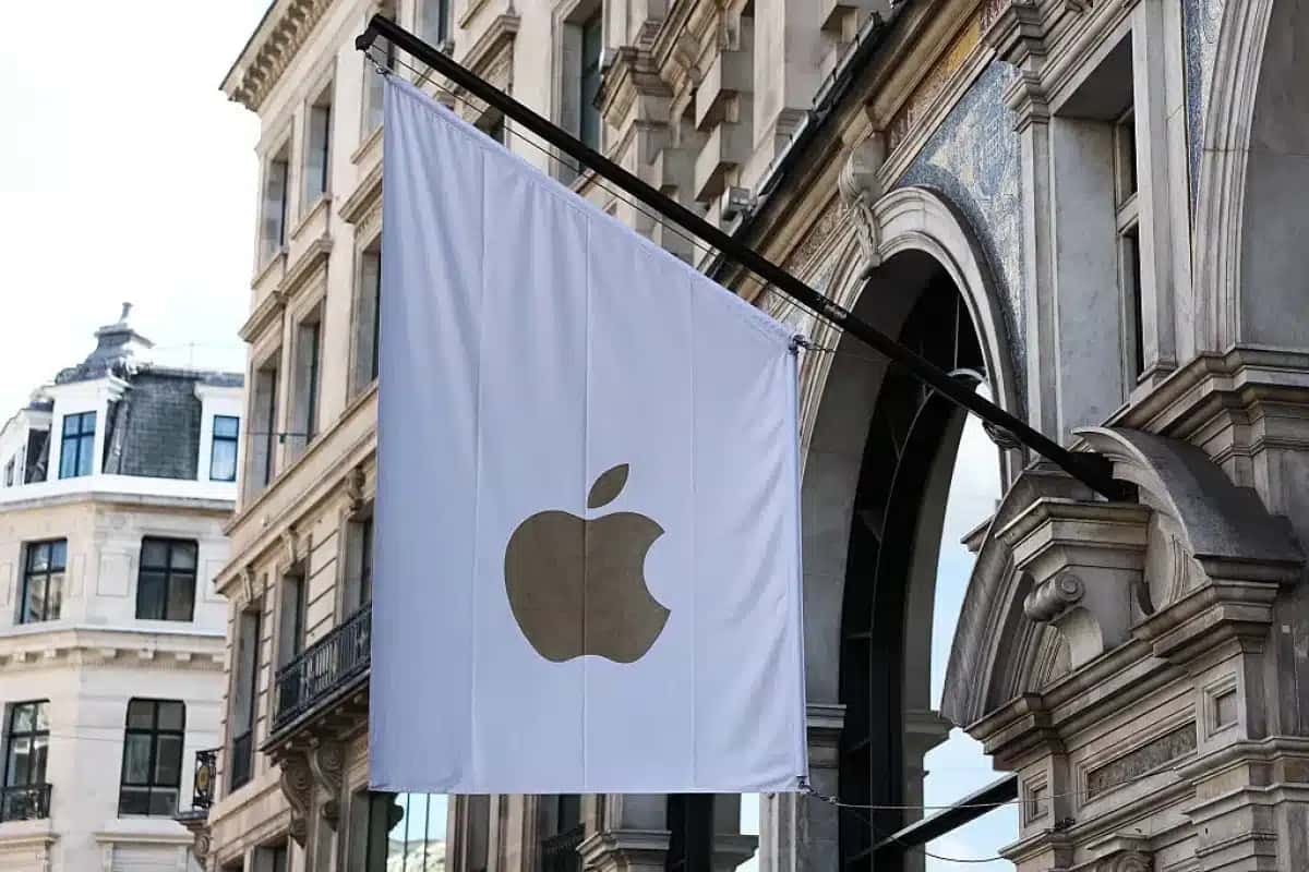 O logotipo da Apple é visto em Londres, Grã-Bretanha, em 10 de julho de 2025. (Foto de Jakub Porzycki/NurPhoto via Getty Images)