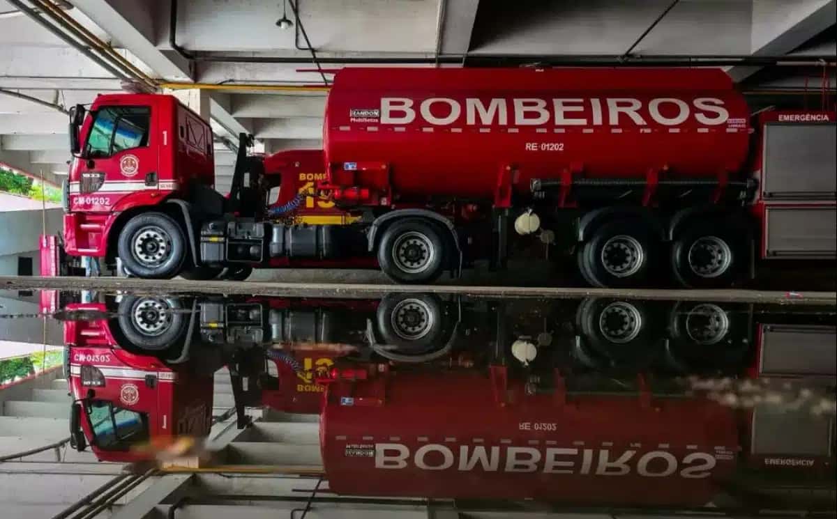 Caminhão do Corpo de Bombeiros da PM do Estado de SP