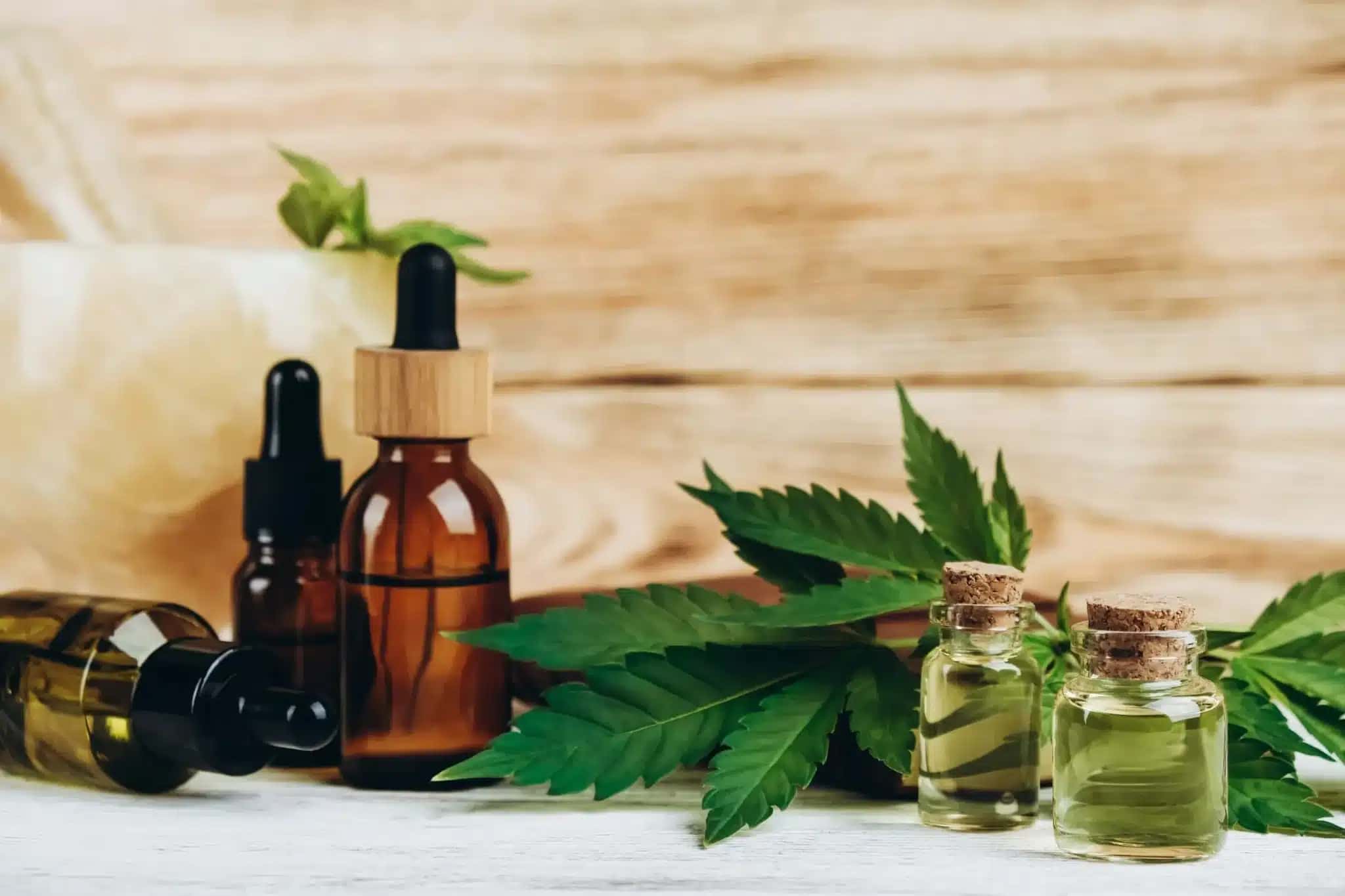 O extrato “full spectrum” da cannabis é composto por canabidiol (CBD), tetra-hidrocarbinol (THC) e outros canabinoides e pode ser usado no tratamento de fibromialgia, demência e outras doenças