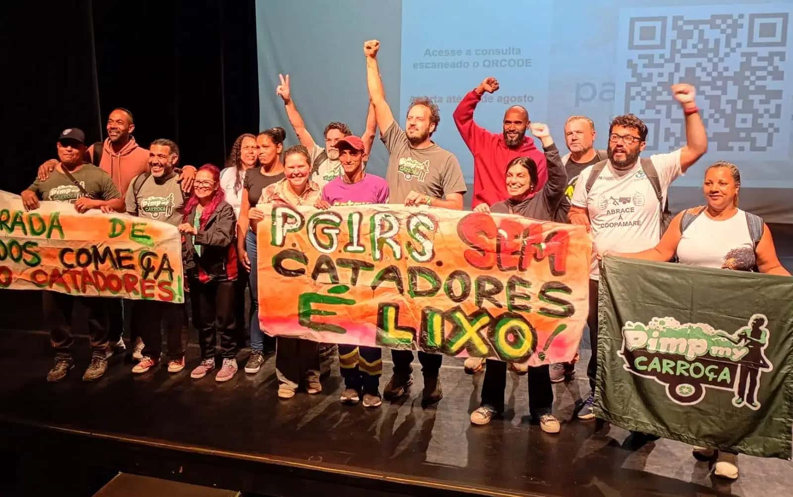 Representantes dos catadores após audiência pública no Centro Cultural São Paulo.