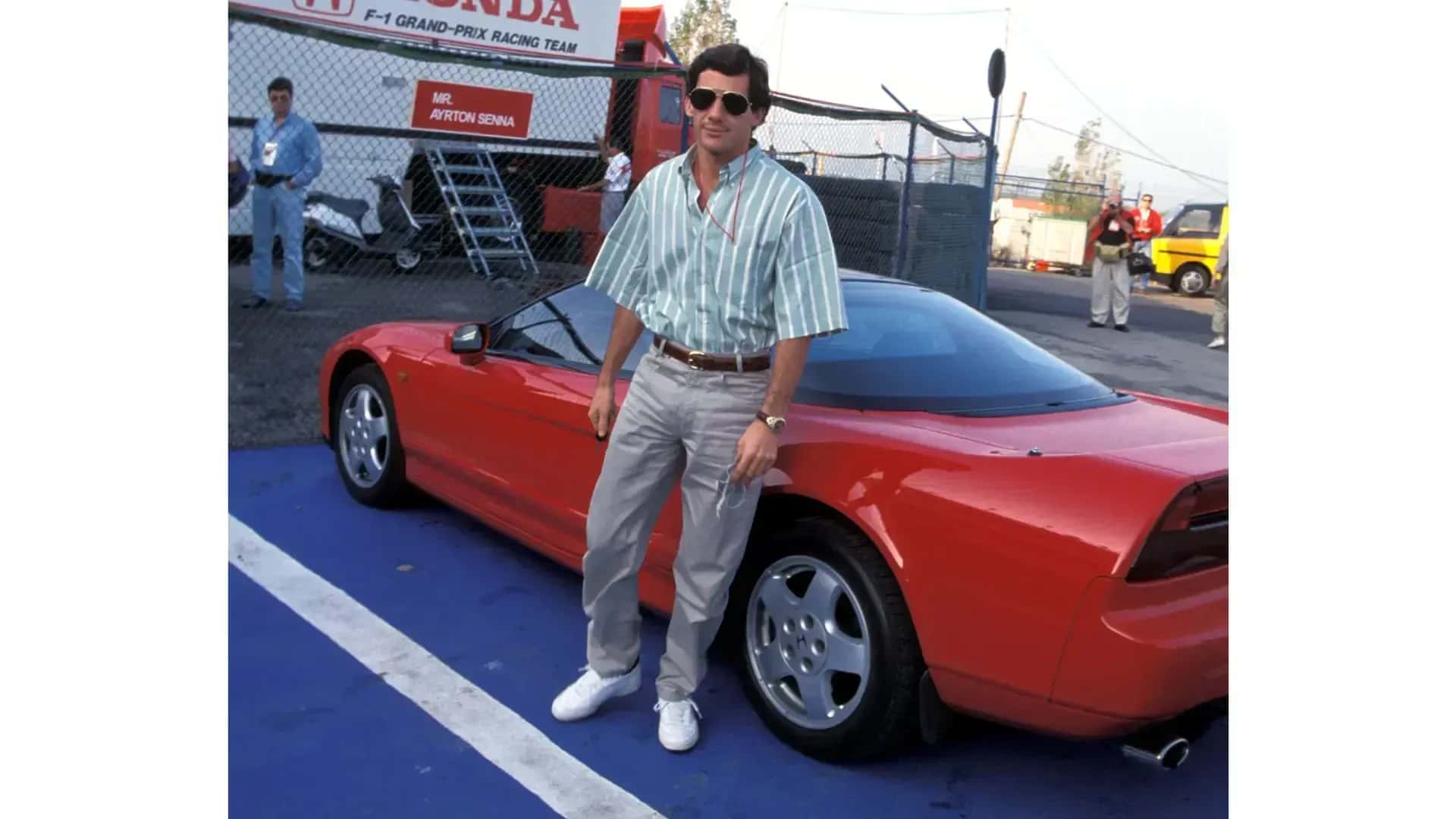 Ayrton Senna com seu Honda NSX Formula Red de Ayrton Senna