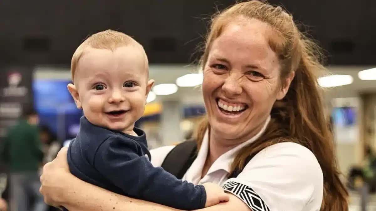 Ketlen, do Santos, viajou com filho de 8 meses para jogo contra o América-MG