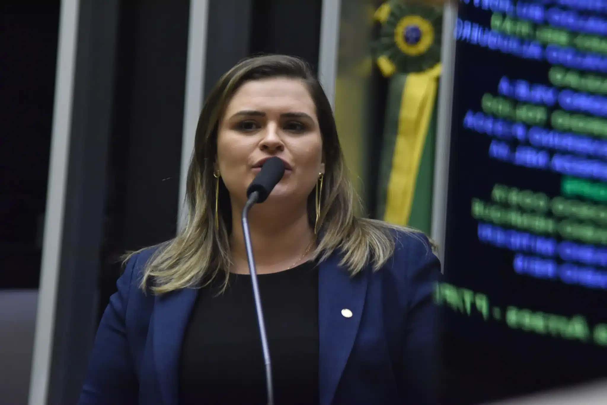 Deputada Marília Arraes (Solidariedade-PE) durante sessão na Câmara