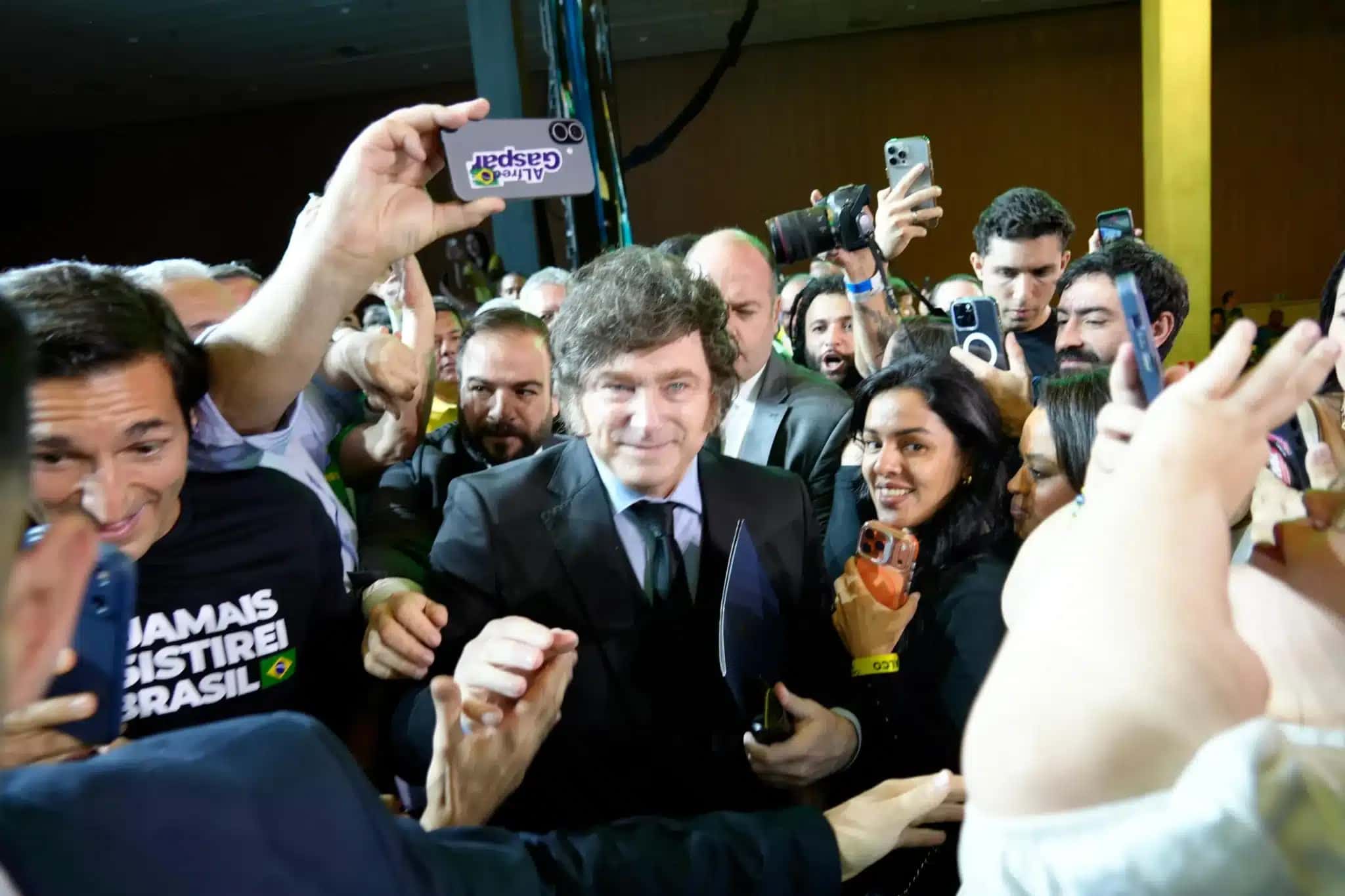 Presidente argentino discursou durante convenção nacional do PL, que lançou Flávio ao Planalto