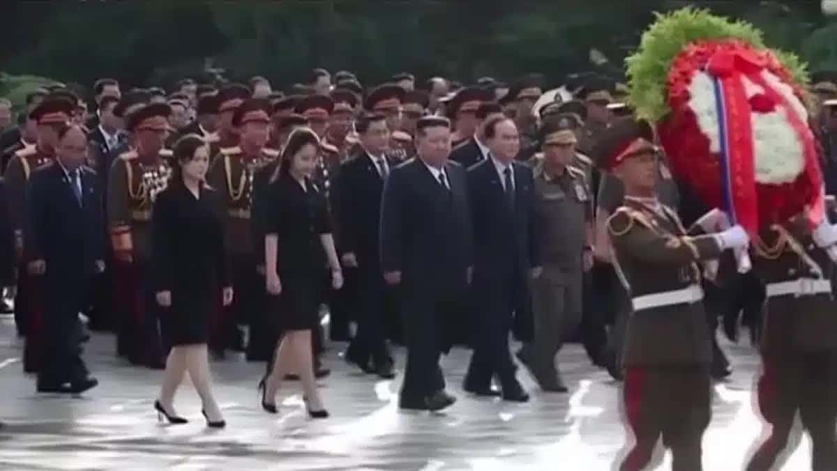 1021AS-KOREAWAR-ANNIVERSARY_NORTHKOREA_O_