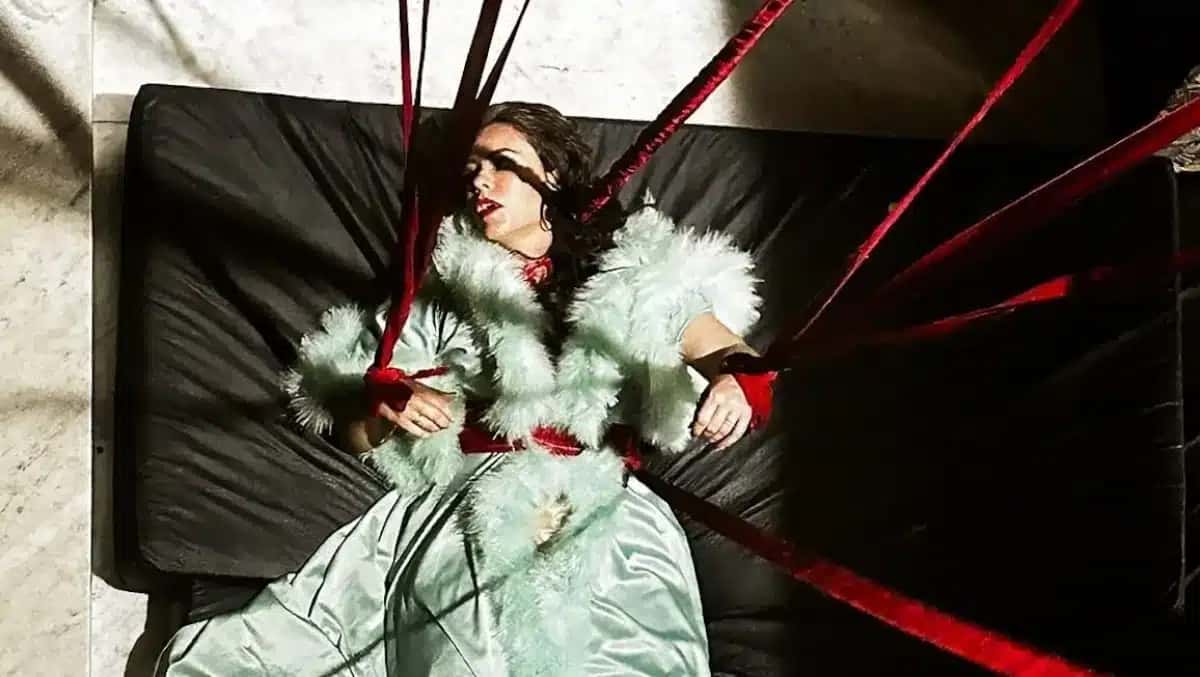 Atriz é protagonista do longa de terror “Herança de Narcisa”