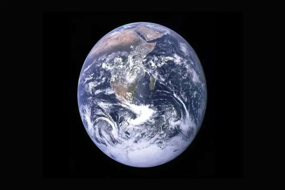 Terra é composta por 70% de água na superfície