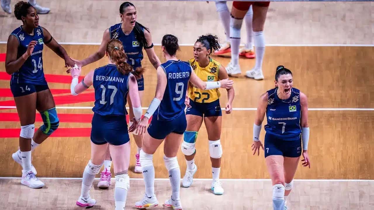 Seleção Brasileira feminina de vôlei em jogo contra a Turquia, na final da VNL 2026