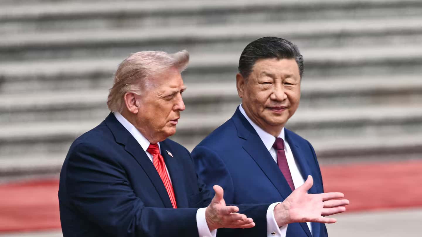 O presidente dos Estados Unidos, Donald Trump, com o presidente da China, Xi Jinping, no Grande Salão do Povo, em Pequim. A visita termina sem acordo e frustra mercados.