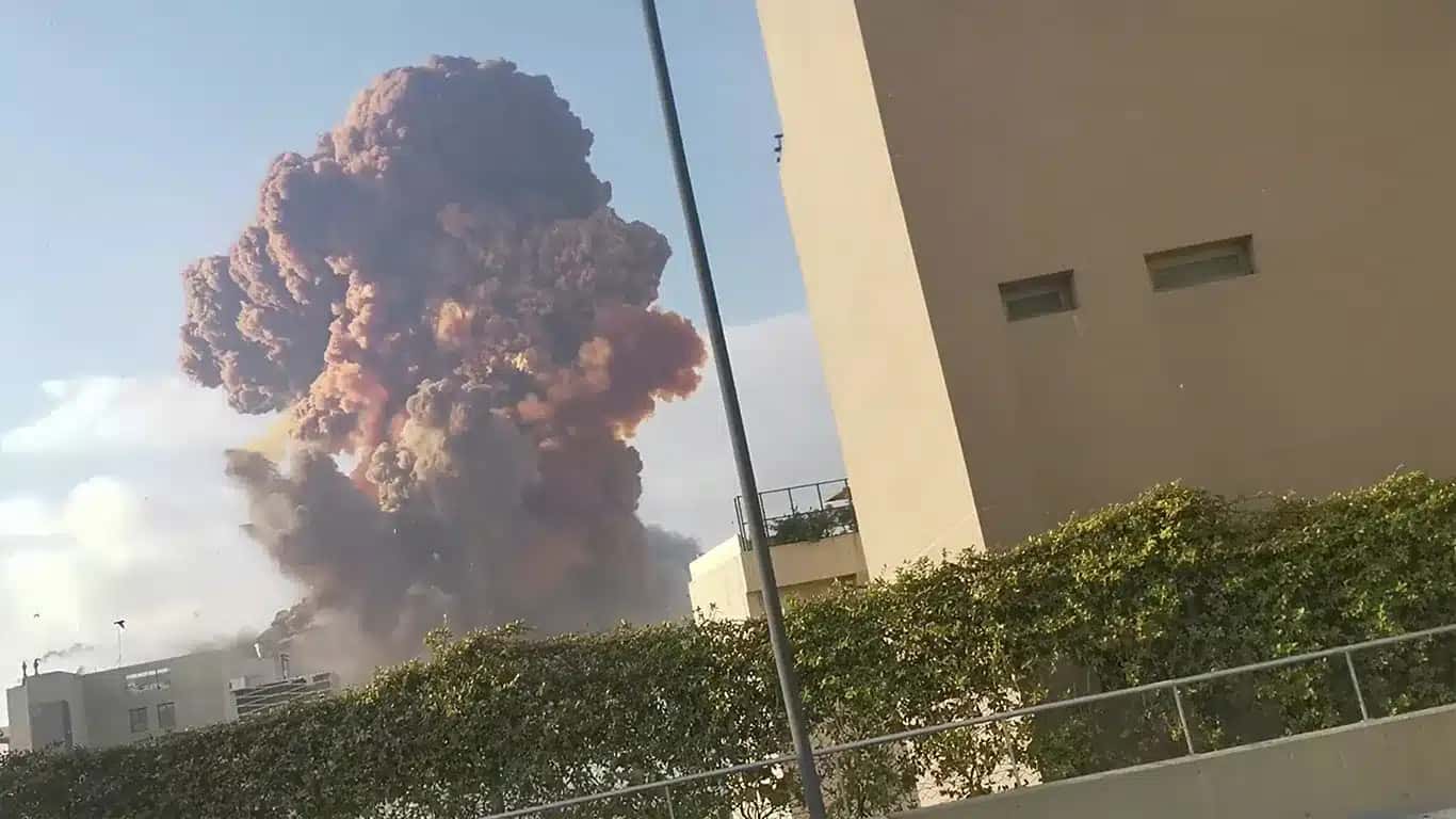 Explosão na região portuária de Beirute, no Líbano
