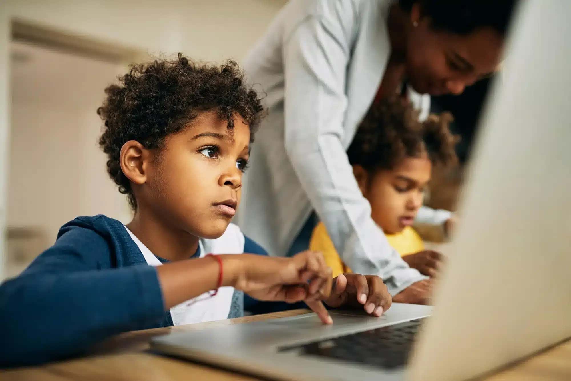 Digitalização das escolas traz novos desafios para a proteção de dados