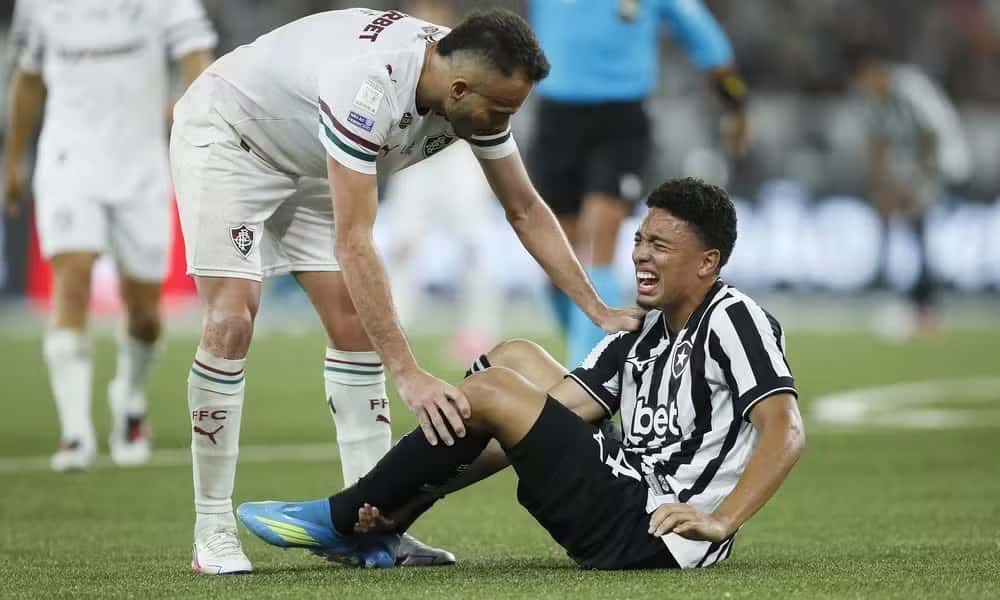 Jordan Barrera se machuca no clássico entre Botafogo e Fluminense