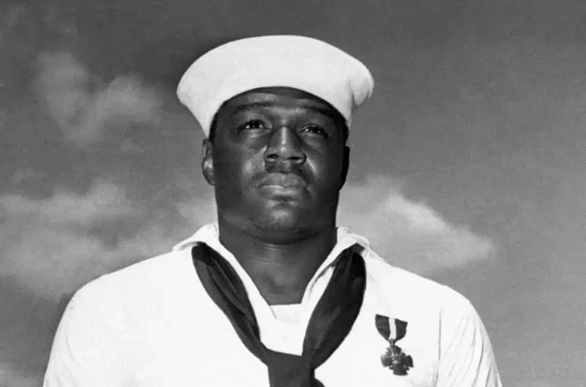 Doris Miller, marinheiro considerado herói de Pearl Harbor, que deu nome ao novo porta-aviões desenvolvido pelos EUA