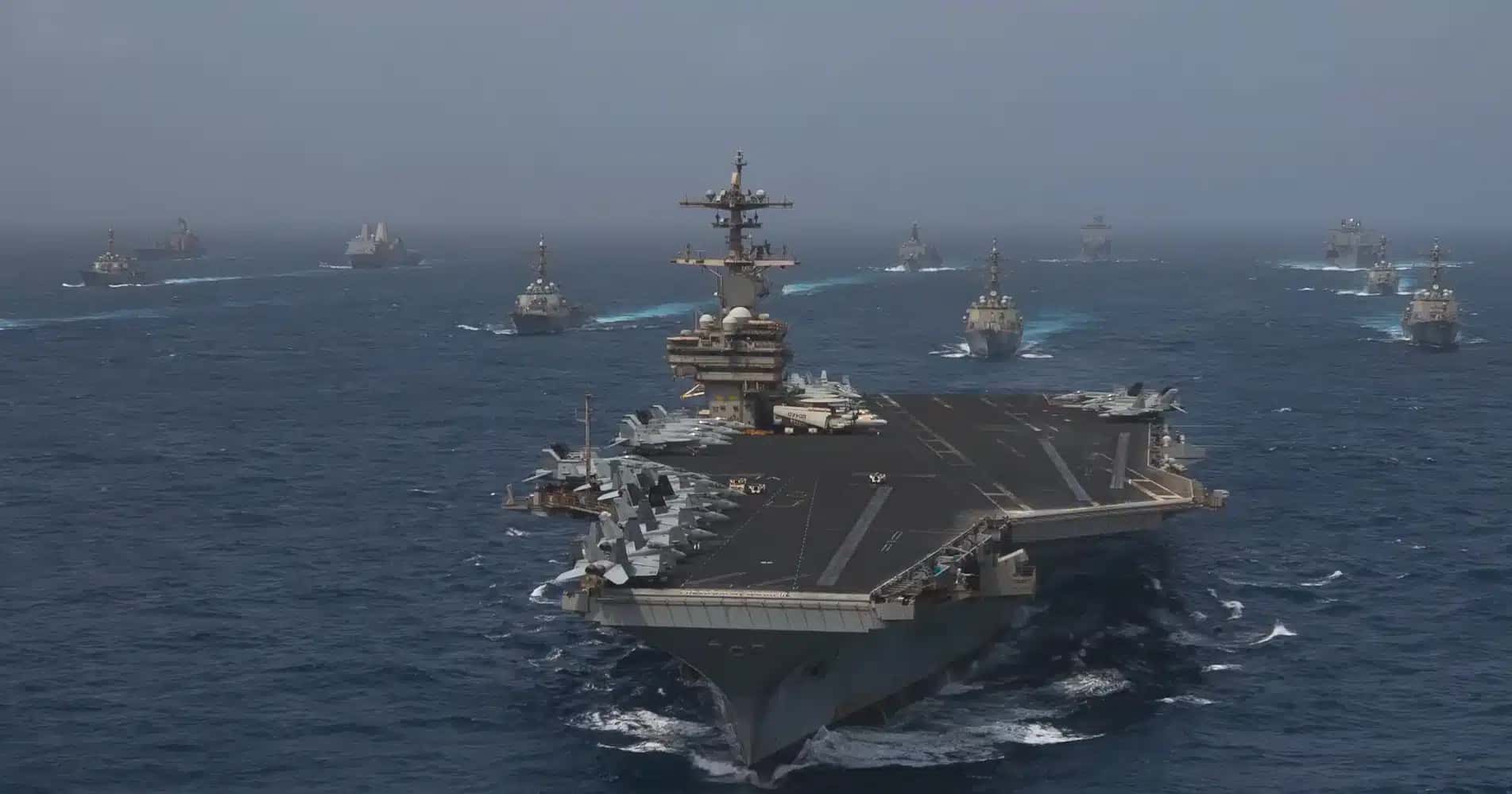 Imagens divulgadas pelo CENTCOM mostram navios de guerra da Marinha dos EUA no Oriente Médio