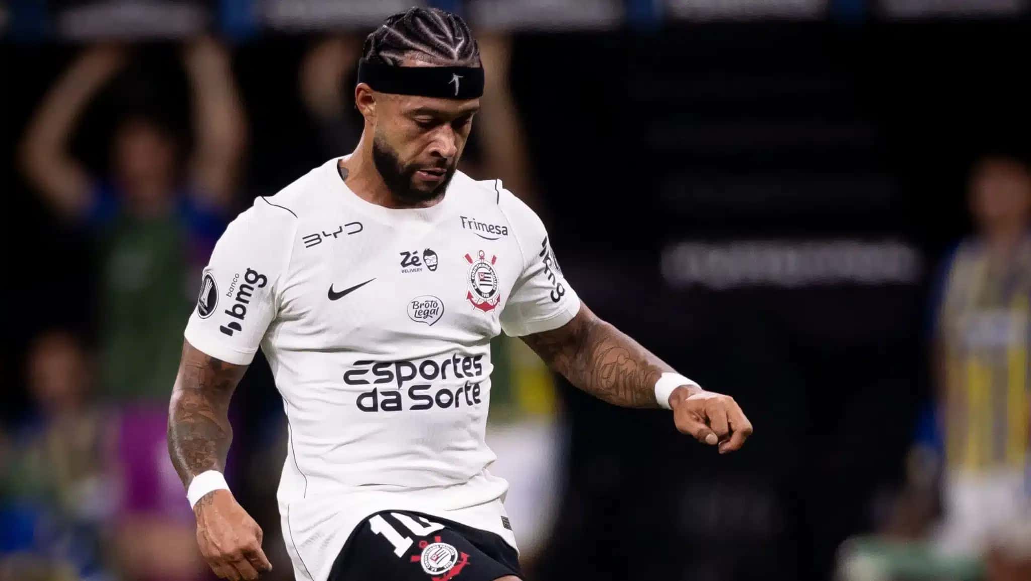 Memphis Depay decidiu contra o Rosario Central