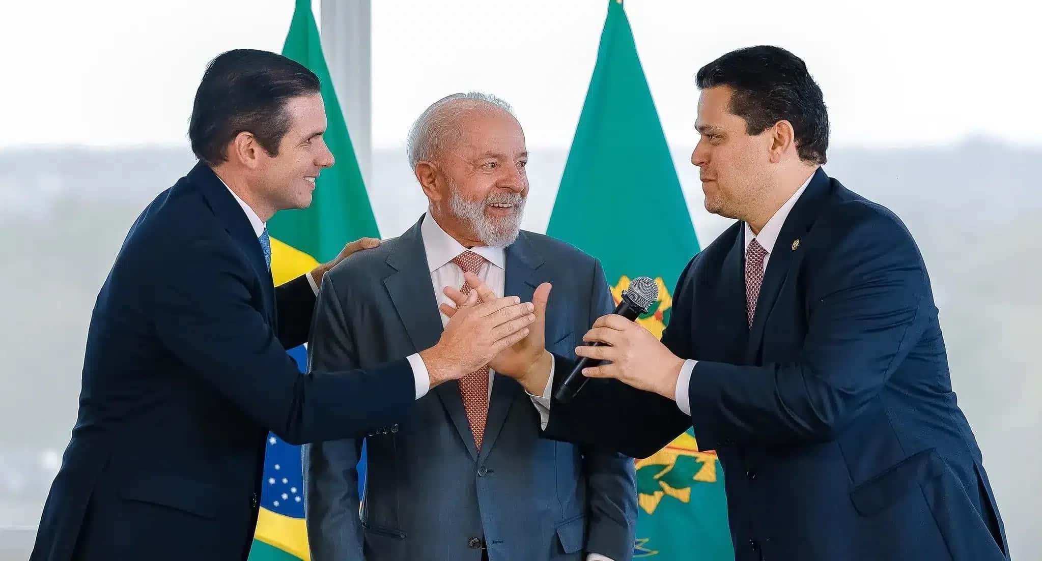 Hugo Motta, Lula e Davi Alcolumbre em reunião no Palácio do Planalto