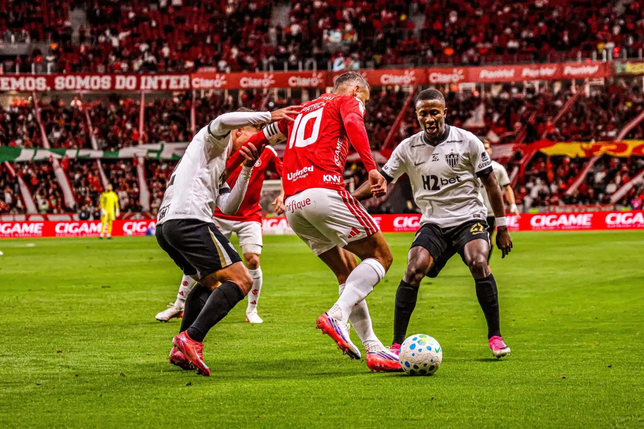 Inter e Atlético-MG empataram sem gols neste sábado (22) em Porto Alegre