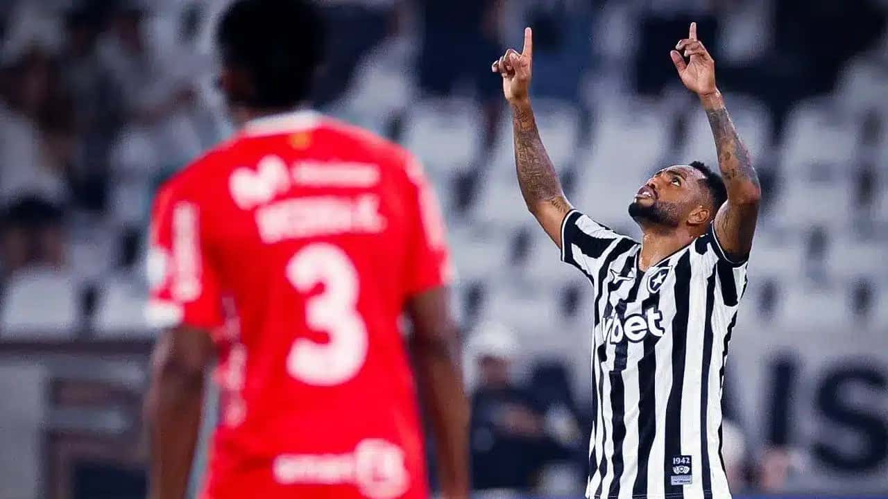 Danilo Pereira marcou o gol da vitória botafoguense sobre o Cienciano