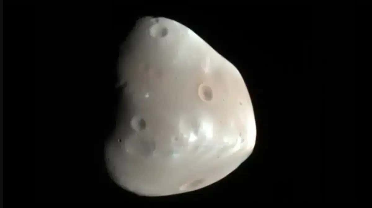 Deimos, a lua “batata” de Marte