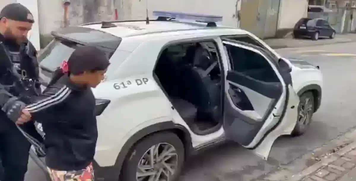 Traficante Luana Rosa de Araújo, conhecida como “Madrinha”, foi presa nesta terça-feira (25) durante uma operação conjunta das polícias Civil e Militar contra integrantes do TCP no Complexo de Israel, na Zona Norte do Rio
