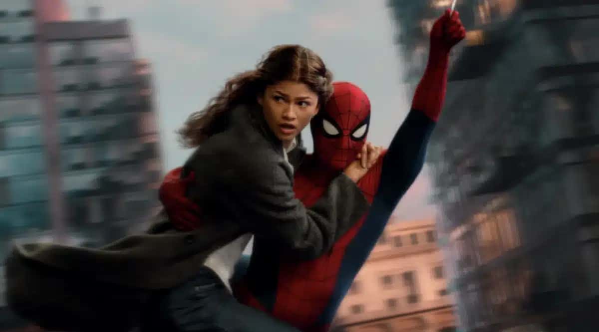 Peter Parker aprende a lidar com seus poderes e suas responsabilidades numa fase mais madura., protegendo Nova York